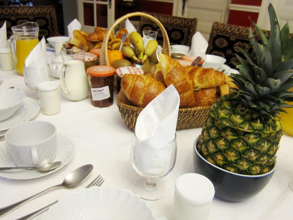 La Croix Du Reh Bed and Breakfast Châteauneuf-la-Forêt Εξωτερικό φωτογραφία